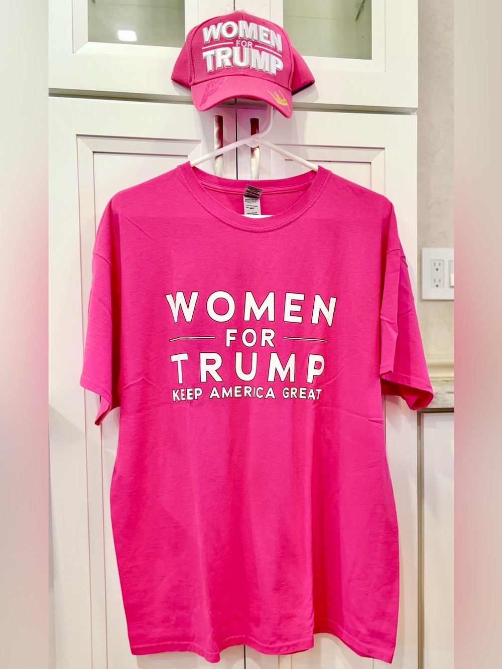 💗 OFFICIAL ‘Trump For Women’ Cap & Shirt Set!